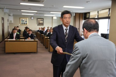 トップ当選した新田けんじさん.JPG